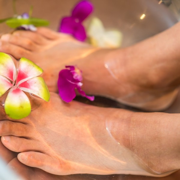 Pedicura spa con esmaltado profesional en Vigo